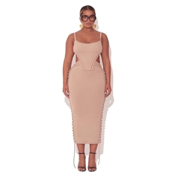 Elegant Cream Midi Dress - Picture 3 of 7